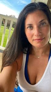 Jaime Barr's Instagram, Twitter & Facebook