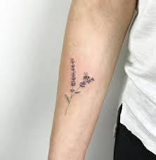 Nice Lavender Bee Flower Botanical Flowers Flowertattoo Tattogirl Tattofeminina Tattomasculina Lavender Tattoo Bee Tattoo Bee And Flower Tattoo