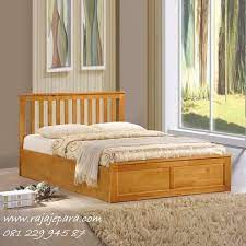 Jika konsep kamar menggunakan tema tradisional maka untuk tempat tidur dapat menggunakan bahan kayu dengan warna kayu seutuhnya dan dengan. Tempat Tidur Minimalis Kayu Jati Jepara Rajajepara Com