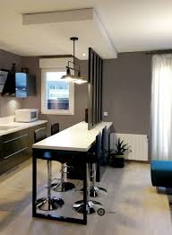 Realisation D Une Cuisine Ouverte Avec Verriere Et Suspension Metal Separation Cuisine Salon Dosseret De Cuisine Moderne Cuisine Ouverte