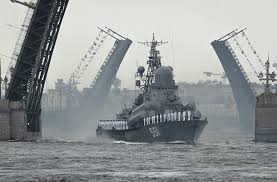 Парадным строем прошли по неве более 200 кораблей и подводных лодок различных классов. Den Vmf Rossii Foto Inosmi Vse Chto Dostojno Perevoda