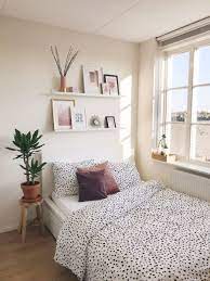 Awesome Minimalist Bedroom Design And Decor Ideas 23 Homyhomee Apartment Bedroom Decor Apartment Decorating College Bedroom Small Room Bedroom