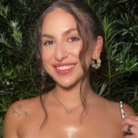 Amber Constantine's Instagram, Twitter & Facebook