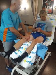 I'm not too sure what denis shapovalov's issue is, but the physio is really getting his elbows stuck in there. Inside The Post Match Celebration With Denis Shapovalov Sportsnet Ca