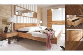 3 schlafzimmer mit 3 einzel & 1 doppel bett, 2 notbetten 2 bäder, küche & esszimmer große überdachte dachterrasse. Betten Aus Eiche Oder Wildeiche