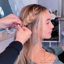Evet Ya Evett Cok Tatli Olduu Ister At Kuyrugu Ister Devam Edip Topuz Seklinde De Kullanabilirs Braided Updo Styles Formal Hairstyles Updo Formal Hairstyles