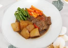 Masukkan daging sapi giling, terakhir masukkan telur puyuh. Cara Memasak Semur Daging Kentang Pedas Bistik Daging Bisa Untuk Menu Diet Mudah