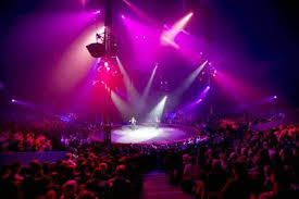 Laura, seize ans, est une petite reine équestre. Cirque Arlette Gruss Dates De Spectacles 2021