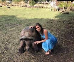 View all elsa esnoult tv. Elsa Esnoult Visite De La Reserve Naturelle De Casela Facebook