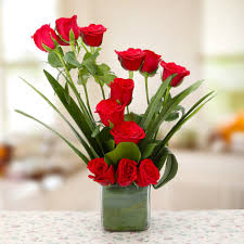 12 Red Rose Packaging In Square Glass Vase Flowersdeliveryinkolkata Call 858592730 Flower Delivery Birthday Flowers Bouquet Online Flower Delivery