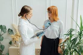 Primary Care in Chicago vs. Urgent Care: What’s Best for Your Health Needs?