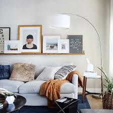 Coussins Desordonnes Sur Un Canape Gris Clair Deco Maison Canape Salon Houses Interiors Design Deco Maison Deco Interieure Decoration Interieure
