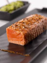 Saumon Fume Aux Epices Douces Et Puree D Avocat Poissons Et Coquillages Recette En 2020 Puree D Avocat Alimentation Saumon