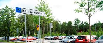 401 från slussen, 821 och 840 från nacka forum och tyresö centrum. Kollektivtrafik Nacka Kommun