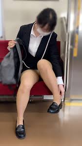 対面パンチラ）【ヨシノリvol13】リクルートスーツ女子のスカートの中｜PALPIS（パルピス）