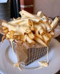 Pour Tous Les Amoureux De Frites Et De Fromage Kingsrowpub Bonappetit Tasty Frenchfries Frites Cheese Cheesy Food Food Cravings Morning Food