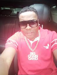 The Dallas Mavericks have reportedly released their assistant coach Darryl  Armstrong. Y'all women sho' know how to f**k up the 🍞. She had no business  going through his cellphone. That's just ridiculous.