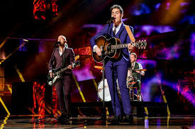The album has peaked to number 1 on the dutch albums chart. Netherlands Eurovision Act Douwe Bob Stops Mid Song For 10 Seconds To Receive Applause Mirror Online