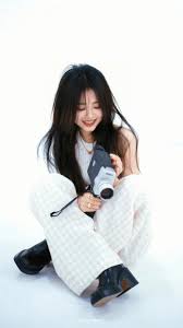 谭松韵长发造型展现温柔灵动，短发俏皮可爱