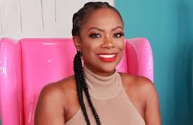 This Is A Big Step Kandi Burruss Praised After She Reveals This Secret About Her Appearance In 2020 Kandi Burruss Hair Lengths Kandi