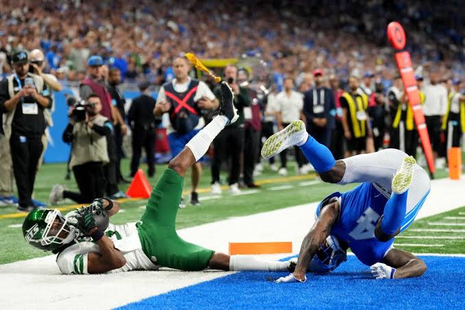 Jets' rally comes up short on late fumble in heart-pounding loss to Lions