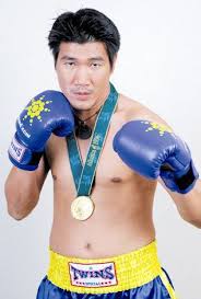 หรือ สมรักษ์ คำสิงห์ อดีตฮีโร่กำปั้นเหรียญทองโอลิมปิกเกมส์คนแรกของไทย สมรักษ์ คำสิงห์ เป็นชาวหมู่บ้าน. à¸ªà¸¡à¸£ à¸à¸© à¸„à¸³à¸ª à¸‡à¸« à¹€à¸œà¸¢à¸«à¸¥ à¸‡à¹€à¸ˆà¸­à¸¡à¸£à¸ª à¸¡à¸‚à¸­à¸‡à¸Š à¸§ à¸• à¸¥ à¸¡à¸¥à¸°à¸¥à¸²à¸¢
