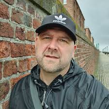 Dean Clarkson's Instagram, Twitter & Facebook