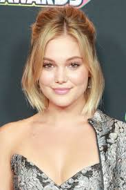 Olivia Holt S Teased Half Up Bob Angled Bob Hairstyles Short Hair Styles Easy Bob Hairstyles