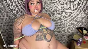 bbw - This has got to be my favorite thing. Bbws feeding each other.  Especially when they get messy, and when they lick or eat any kind of food  off of each