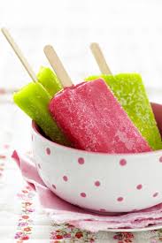 Glaces A L Eau A La Framboise Et Au Kiwi Popsicles Recette Recettes De Glace A L Eau Glace A L Eau Sucettes Glacees Faites Maison
