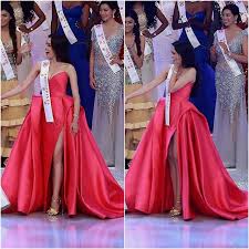 Laura was crowned by miss world philippines 2016 catriona gray and miss world 2016 stephanie del valle, who is in manila with other members of the. Laura Lehman S Gown Is The Best