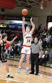 Benter breaks 3-point record as Braves roll to 76-41 victory