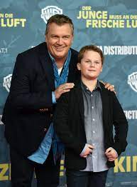 Oktober 2014 um 10:37 uhr für hape kerkeling war der tod seiner mutter traumatisch entertainer hape kerkeling hat zum ersten mal über den tod seiner mutter gesprochen ; Hape Kerkelings Kindheitserinnerungen Der Film Seines Lebens