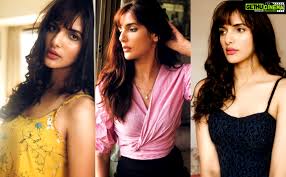 Their relationship is further put to test when a communal riot erupts in the city. Actress Natasha Singh Latest Hd Pictures Gypsy Movie Gethu Cinema