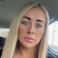 Ashley Knott's Instagram, Twitter & Facebook