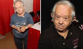 Felix silla, who played cousin itt on the addams family, died friday after a battle with cancer, his representative bonnie vent confirmed to usa today. 5fkivgueuttftm