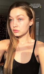 Ahana Khan Adli Kullanicinin Gigi S All Looks Panosundaki Pin Sac Ve Makyaj Unluler Sac