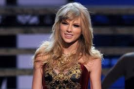 Known for her golden locks, her fans were left in awe of her new look as the singer highlighted her hair pink and. Taylor Swift Sports Pink Hair While Shooting I Knew You Were Trouble Video