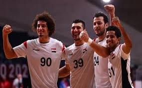 بكاء لاعب منتخب مصر لكرة اليد بعد الخسارة من فرنسا في نصف نهائي أولمبياد طوكيو. Bnag7rb51rldem