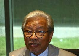 Istilah datuk sri dan tan sri mungkin masih asing terdengar di telinga orang indonesia, apalagi memang dua penyebutan ini tidak ada tertera dalam kamus bahasa indonesia atau pun tidak pernah disebutkan dalam pelajaran sejarah atau bahasa di sekolah sekolah mulai dari tingkat sd sampe sma. Lompat Parti Perkara Biasa Dalam Politik Masing Utusan Borneo Online