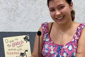 Lança livro num alerta para animais abandonados