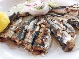 Poprvé se zadařilo (asi omylem), podruhé to byla katastrofa, což teď vím, dal jsem jich na pánev smažit moc. Greek Traditional Fried Anchovies Gavros Tiganitos Heap With Stock Photo Picture And Royalty Free Image Image 117096372