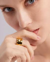 Sabrina Ring's Instagram, Twitter & Facebook