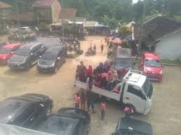 Pengunjung Wisata Membludak Halaman Kantor Desa Cihanjawar Dijadikan Area Parkir Pasundan Ekspres