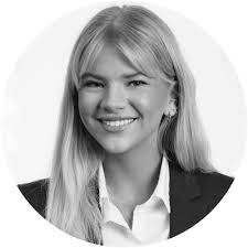 Tenk at vi endelig kan kalle oss siviløkonomer👩🏽‍🎓 Endelig leverte vi  vår masteroppgave i MSc in Business med spesialisering i Supply Chain and  Operations Management ved Handelshøyskolen BI. Jeg…