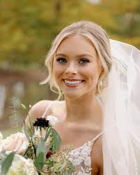 Such an elegant updo PERECT for any occasion! 💍🥂 • • @haircomesthebride  #weddingteam #pearlcoartistry #bridesofhouston #bridalhair