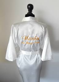 ¿podrías ayudarla a ella y a las damas de honor a alistarse para este día tan importante en este juego de vestir? Productos Boday Decoracion Decoracion Para Bodas Articulos Para Bodas Batas Novia Fotos De Boda Velos De Novia