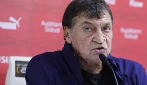 Independiente es otro de los clubes argentinos que está siendo golpeado por el brote de coronavirus, y tras el positivo del arquero sebastián sosa, se suma ahora el del dt, julio césar falcioni. 2mgx34inyq8hlm