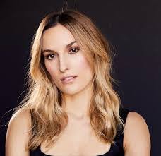 Farah Martinez's Instagram, Twitter & Facebook