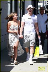 So why did logan paul and chloe bennet break up? Logan Paul Shops With Girlfriend Chloe Bennet After She Defends Relationship Photo 1172045 Chloe Bennet Logan Paul Pictures Just Jared Jr